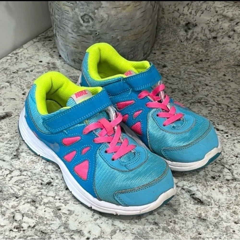 Nike Girls Blue and Pink tennis shoes size 2Y Great condition